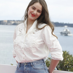 Marie-Ange Casta - Photocall de la série "Visions" lors de la 5ème saison du festival International des Séries "Canneseries" à Cannes, France, le 3 avril 2022. © Denis Guignebourg/Bestimage 