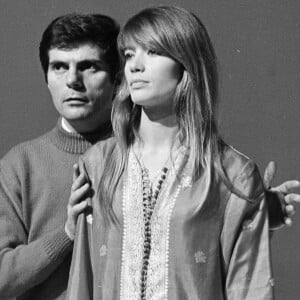 Il s'agit de Jean-Christophe Averty.
Archives - En France à Paris, Jean-Christophe Averty et Françoise Hardy le 6 décembre 1967.