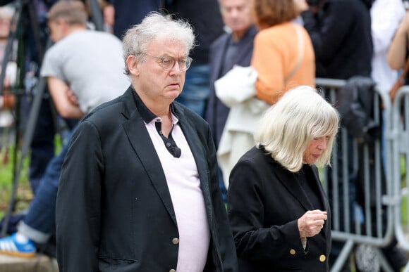 Dominique Besnehard et Marie-France Brière - Arrivées aux obsèques de l'auteure-compositrice-interprète et actrice française Françoise Hardy au cimetière du Père-Lachaise à Paris, France, le 20 juin 2024. © Jacovides-Moreau/Bestimage 