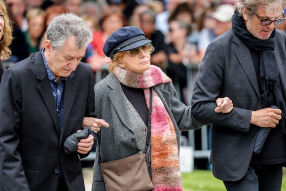 Nadine Trintignant - Arrivées aux obsèques de l'auteure-compositrice-interprète et actrice française Françoise Hardy au cimetière du Père-Lachaise à Paris, France, le 20 juin 2024. © Jacovides-Moreau/Bestimage 