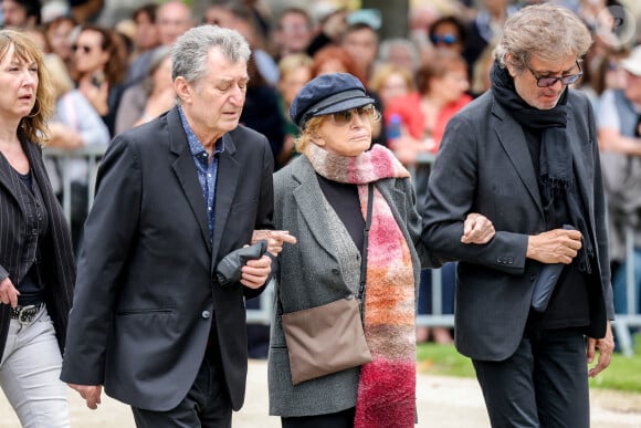 Nadine Trintignant - Arrivées aux obsèques de l'auteure-compositrice-interprète et actrice française Françoise Hardy au cimetière du Père-Lachaise à Paris, France, le 20 juin 2024. © Jacovides-Moreau/Bestimage 