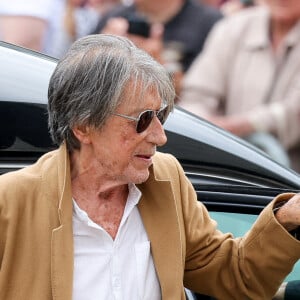 Jacques Dutronc - Arrivées aux obsèques de l'auteure-compositrice-interprète et actrice française Françoise Hardy au cimetière du Père-Lachaise à Paris, France, le 20 juin 2024. © Jacovides-Moreau/Bestimage 