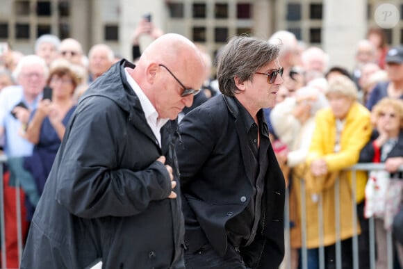 Thomas Dutronc - Arrivées aux obsèques de l'auteure-compositrice-interprète et actrice française Françoise Hardy au cimetière du Père-Lachaise à Paris, France, le 20 juin 2024. © Jacovides-Moreau/Bestimage 