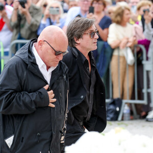 Thomas Dutronc - Arrivées aux obsèques de l'auteure-compositrice-interprète et actrice française Françoise Hardy au cimetière du Père-Lachaise à Paris, France, le 20 juin 2024. © Jacovides-Moreau/Bestimage 