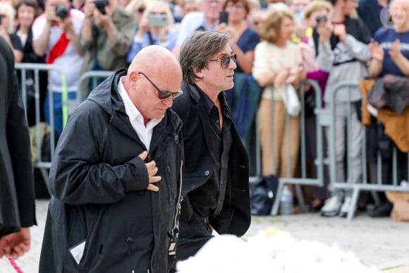 Thomas Dutronc - Arrivées aux obsèques de l'auteure-compositrice-interprète et actrice française Françoise Hardy au cimetière du Père-Lachaise à Paris, France, le 20 juin 2024. © Jacovides-Moreau/Bestimage 