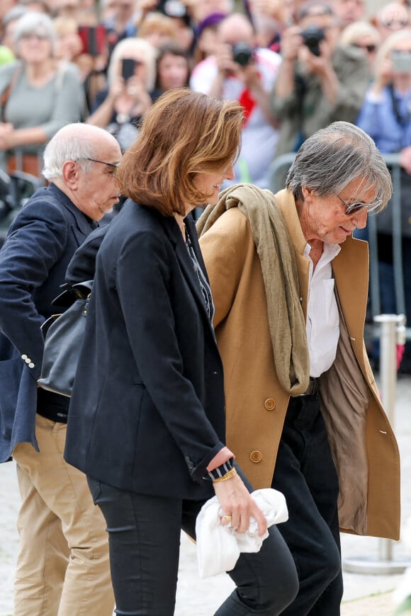 Le couple est très discret sur sa relation
Jacques Dutronc - Arrivées aux obsèques de l'auteure-compositrice-interprète et actrice française Françoise Hardy au cimetière du Père-Lachaise à Paris, France, le 20 juin 2024. © Jacovides-Moreau/Bestimage 