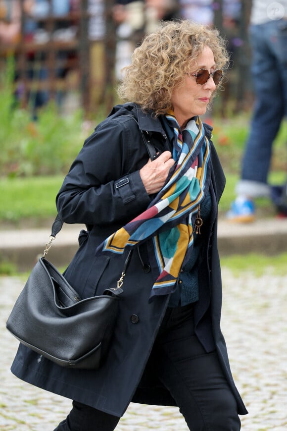 Mireille Dumas - Arrivées aux obsèques de l'auteure-compositrice-interprète et actrice française Françoise Hardy au cimetière du Père-Lachaise à Paris, France, le 20 juin 2024. © Jacovides-Moreau/Bestimage 