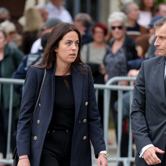 Anouchka Delon - Arrivées aux obsèques de l'auteure-compositrice-interprète et actrice française Françoise Hardy au cimetière du Père-Lachaise à Paris, France, le 20 juin 2024. © Jacovides-Moreau/Bestimage 