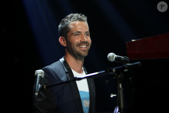 Emmanuel Moire se produit en direct lors de l'événement Leurs Voix pour L'Espoir 2 qui s'est tenu dans la salle de concert L'Olympia à Paris, France, le 12 septembre 2013. Photo par Audrey Poree/ABACAPRESS.COM