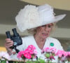 Camilla Parker Bowles avait l'air de vivre intensément les courses hippiques
 
Camilla Parker Bowles, reine consort d'Angleterre, vit intensément la course hippique, sous le regard du roi Charles III d'Angleterre, à Ascot, le 20 juin 2024.