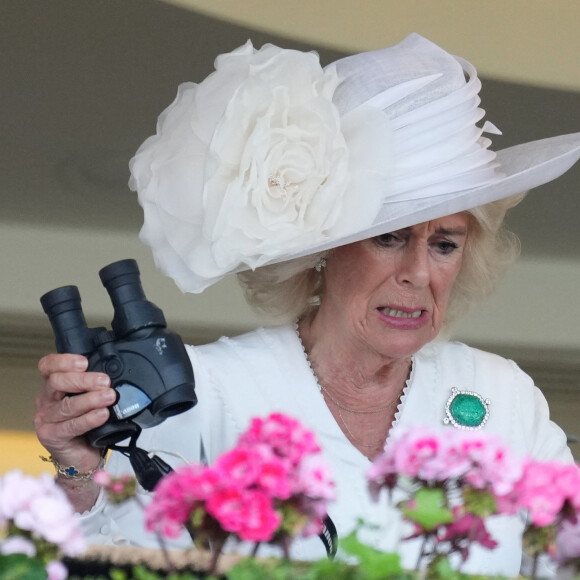 Camilla Parker Bowles avait l'air de vivre intensément les courses hippiques
 
Camilla Parker Bowles, reine consort d'Angleterre, vit intensément la course hippique, sous le regard du roi Charles III d'Angleterre, à Ascot, le 20 juin 2024.