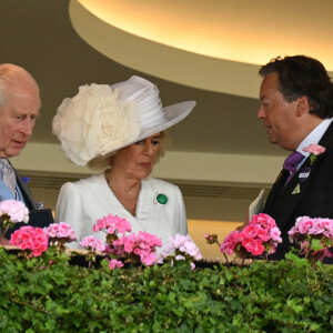 Camilla Parker Bowles, reine consort d'Angleterre, vit intensément la course hippique, sous le regard du roi Charles III d'Angleterre, à Ascot, le 20 juin 2024. Credit: GoffPhotos.com