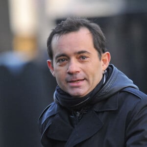 Il évoque l'enfance de Jean-Luc Delarue mais aussi sa carrière.Jean-Luc Delarue assiste à la cérémonie d'enterrement du producteur, réalisateur et acteur français Claude Berri au cimetière de Bagneux près de Paris, France, le 15 janvier 2009. Photo par ABACAPRESS.COM