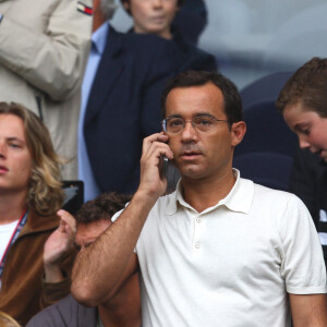 Jean-Luc Delarue assiste au match de football de première division entre le Paris Saint-Germain et l'Olympique de Marseille au Parc des Princes à Paris, France, le 2 septembre 2007. Le match s'est terminé par un match nul 1-1. Photo par Christian Liewig/ABACAPRESS.COM