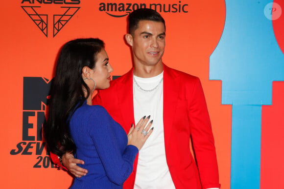 En avril 2022, Cristiano Ronaldo et Georgina Rodriguez ont perdu l'un de leurs jumeaux 
 
Cristiano Ronaldo et sa compagne Georgina Rodriguez à la soirée MTV European Music Awards 2019 (MTV EMA's) au FIBES Conference and Exhibition Centre à Séville en Espagne, le 3 novembre 2019