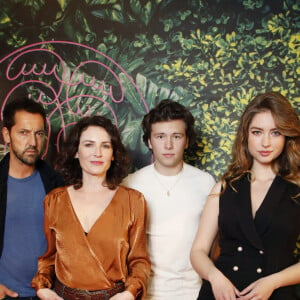 Exclusif - Lucien Belves, Frédéric Diefenthal, Elsa Lunghini et Pola Petrenko lors d'une séance photo pour la série "Ici tout commence" lors de la 5ème saison du festival International des Séries "Canneseries" à Cannes, France, le 2 avril 2022. © Denis Guignebourg/Bestimage 