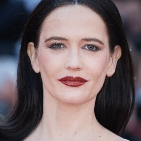 Elle est aussi liée à Eva Green
Eva Green - Montée des marches du film " Kinds of Kindness " lors du 77ème Festival International du Film de Cannes, au Palais des Festivals à Cannes. Le 17 mai 2024 © Jacovides-Moreau / Bestimage 