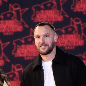 Inès Reg et son compagnon Kévin Debonne lors de la 23ème édition des NRJ Music Awards 2021 au Palais des Festivals de Cannes, le 20 novembre 2021. © Dominique Jacovides/Bestimage