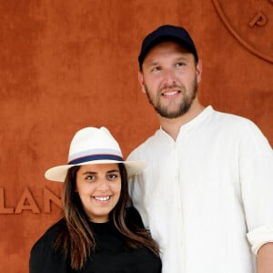 Inès Reg et son compagnon Kevin Debonne lors des Internationaux de France de Tennis de Roland Garros à Paris, le 10 juin 2021