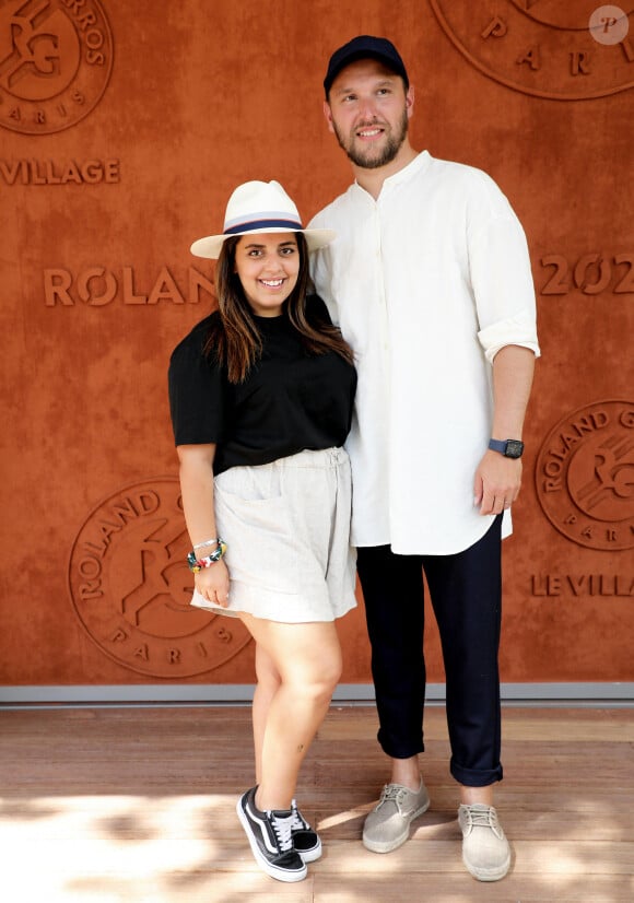 Inès Reg et son compagnon Kevin Debonne lors des Internationaux de France de Tennis de Roland Garros à Paris, le 10 juin 2021