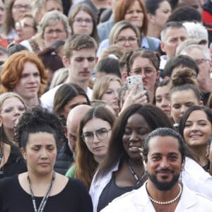 Exclusif - Slimane fait une entrée surprise en traversant la foule lors de l'enregistrement de l'émission "La fête de la Musique" à Reims le 21 juin et diffusée le 22 juin à 21h10 sur France 2 et sur France.tv. Une soirée inédite, mise en scène et chorégraphié par K.Ouali, avec plus de 40 artistes en live. Ils seront accompagnés par les danseurs de la troupe du Paradis Latin. Une soirée de fête rythmée par des medleys, des duos exceptionnels, les tubes du moment et les talents d'aujourd'hui et de demain. © Jack Tribeca / Jeremy Melloul / Bestimage 