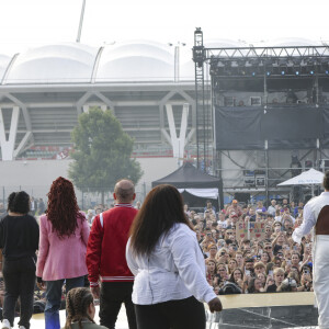 Exclusif - Slimane fait une entrée surprise en traversant la foule lors de l'enregistrement de l'émission "La fête de la Musique" à Reims le 21 juin et diffusée le 22 juin à 21h10 sur France 2 et sur France.tv. Une soirée inédite, mise en scène et chorégraphié par K.Ouali, avec plus de 40 artistes en live. Ils seront accompagnés par les danseurs de la troupe du Paradis Latin. Une soirée de fête rythmée par des medleys, des duos exceptionnels, les tubes du moment et les talents d'aujourd'hui et de demain. © Jack Tribeca / Jeremy Melloul / Bestimage 