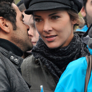 Melissa Theuriau et Jamel Debbouze soutiennent l'Operation 'Poussettes Vides' au profit de L'Unicef a Paris dans les Jardins du Trocadero le 18 novembre 2012.