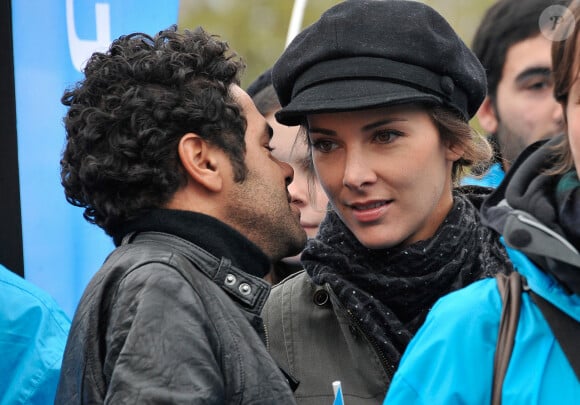 Melissa Theuriau et Jamel Debbouze soutiennent l'Operation 'Poussettes Vides' au profit de L'Unicef a Paris dans les Jardins du Trocadero le 18 novembre 2012.