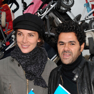 Mélissa Theuriau et Jamel Debbouze soutiennent l'Operation 'Poussettes Vides' au profit de L'Unicef a Paris dans les Jardins du Trocadero le 18 novembre 2012.