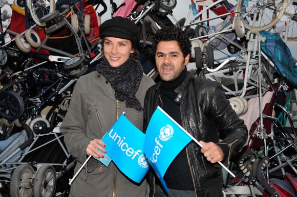 Mélissa Theuriau et Jamel Debbouze soutiennent l'Operation 'Poussettes Vides' au profit de L'Unicef a Paris dans les Jardins du Trocadero le 18 novembre 2012.