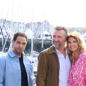 Dimitri Fouque, Samy Gharbi, Alexandre Brasseur, Ingrid Chauvin, Camille Genau et Catherine Benguigui au photocall de la série "Demain Nous Appartient" lors de la 25ème édition du Festival de la fiction de la Rochelle, France, le 16 septembre 2023. © Denis Guignebourg/BestImage 