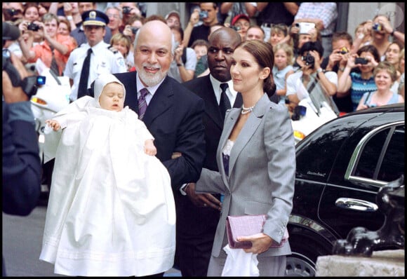 Elle avait été prise lors du baptême de René-Charles, le fils de Céline Dion et René Angélil, à Montréal.
Baptême de René-Charles le fils de Céline Dion et René Angélil à Montréal.