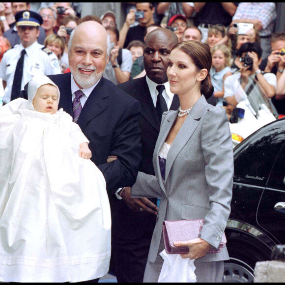 Elle avait été prise lors du baptême de René-Charles, le fils de Céline Dion et René Angélil, à Montréal.
Baptême de René-Charles le fils de Céline Dion et René Angélil à Montréal.