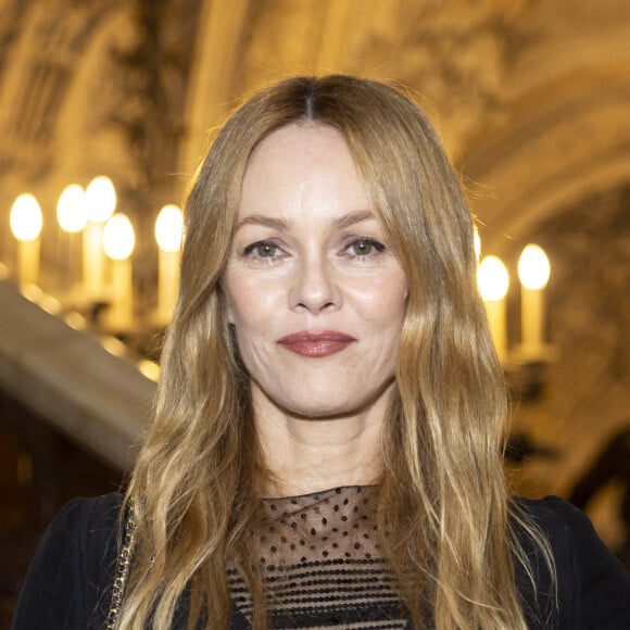 Vanessa Paradis retrouve une ex de Samuel Benchetrit au défilé Chanel
 
Vanessa Paradis au photocall du deuxième défilé de mode Chanel Haute-Couture automne-hiver au palais Garnier lors de la Fashion Week de Paris, France. © Olivier Borde/Bestimage