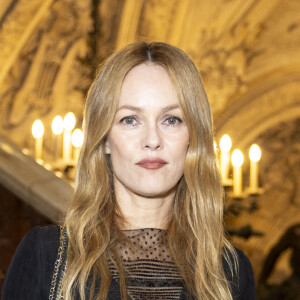 L'actrice française a assisté au défilé Haute-Couture automne-hiver 2024/2025 au Palais Garnier
 
Vanessa Paradis au photocall du deuxième défilé de mode Chanel Haute-Couture automne-hiver 2024/2025 au palais Garnier lors de la Fashion Week de Paris, France, le 25 juin 2024. © Olivier Borde/Bestimage