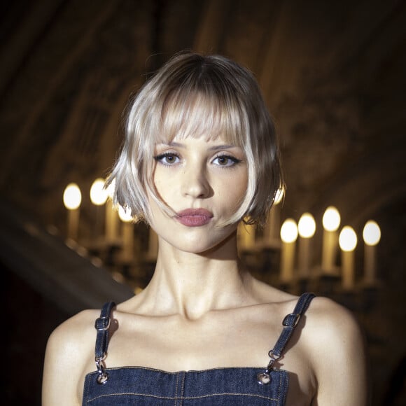 La chanteuse belge Angèle avait également fait le déplacement
 
Angèle au photocall du deuxième défilé de mode Chanel Haute-Couture automne-hiver 2024/2025 au palais Garnier lors de la Fashion Week de Paris, France, le 25 juin 2024. © Olivier Borde/Bestimage