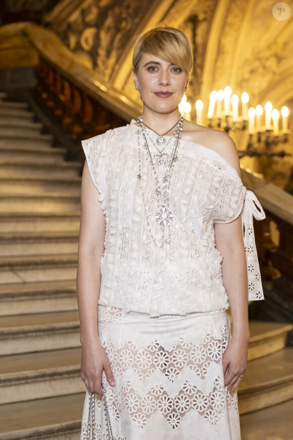 Greta Gerwig au photocall du deuxième défilé de mode Chanel Haute-Couture automne-hiver 2024/2025 au palais Garnier lors de la Fashion Week de Paris, France, le 25 juin 2024. © Olivier Borde/Bestimage