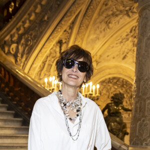 Ines de la Fressange au photocall du deuxième défilé de mode Chanel Haute-Couture automne-hiver 2024/2025 au palais Garnier lors de la Fashion Week de Paris, France, le 25 juin 2024. © Olivier Borde/Bestimage