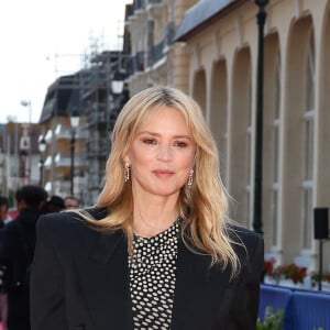 Virginie Efira au tapis rouge du 38ème festival du film de Cabourg, France, le 14 juin 2024. Les Journées romantiques du 38ème Festival du film de Cabourg (Calvados) auront lieu du 12 au 16 juin. © Coadic Guirec/Bestimage