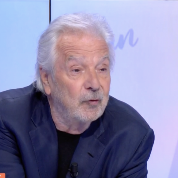 Jordan de Luxe a reçu dans son émission sur C8 baptisée "Chez Jordan", Pierre Arditi qui s'est livré sur son enfance, son état de santé, son épouse Evelyne Bouix mais pas que ! L'acteur a également révélé le nom de la célèbre actrice qui lui a, il fut un temps, fait tourner la tête.