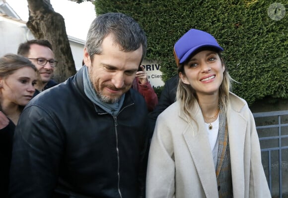 Guillaume Canet et sa compagne Marion Cotillard lors de l'avant-première nationale du film "Nous finirons ensemble" (suite des "Petits Mouchoirs") au cinéma le Rex d'Andernos-les-Bains, bassin d'Arcachon, France, le 17 avril 2019. © Patrick Bernard/Bestimage 