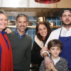 Exclusif - Alessandro Belmondo avec ses parents Paul et Luana Belmondo et Charlotte Joly (Demi-soeur de Paul) avec son fils Niels - Alessandro Belmondo, le fils de P. et L. Belmondo est chef cuisinier dans le nouveau restaurant "Il Cara Rosso" dont c'est l'inauguration ce jour, à Saint-Cloud le 31 janvier 2018. © Denis Guignebourg/Bestimage 