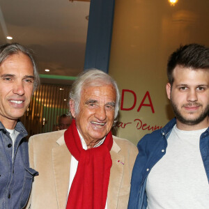 Paul Belmondo, Jean-Paul Belmondo, Alessandro Belmondo - A l'occasion du lancement de son nouveau livre "Mes recettes bonne humeur" (Editions du Cherche Midi), Luana Belmondo a réuni ses proches et amis épicuriens autour d'un Aperitivo concocté par le Chef Denny Imbroisi (Restaurant IDA) à Paris, le 13 Octobre 2016. © Dominique Jacovides/Bestimage   At the launch of her new book "Mes recettes bonne humeur", Luana Belmondo gathered her family and friends in Paris, France on October 13, 2016.