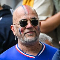 France - Belgique : Valérie Bègue, Pascal Obispo et Leïla Kaddour, supporters peinturlurés en bleu-blanc-rouge pour la victoire !