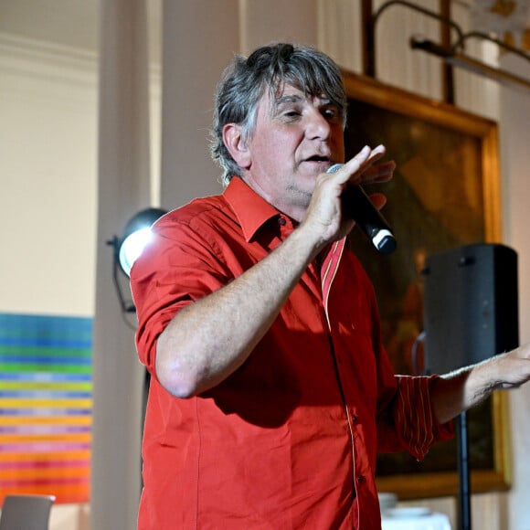 Tex, l'animateur TV et humoriste, durant le dîner de Gala caritatif de l'association Enfant Star et Match à l'hôtel Negresco à Nice, le 8 juin 2024. © Bruno Bebert / Bestimage