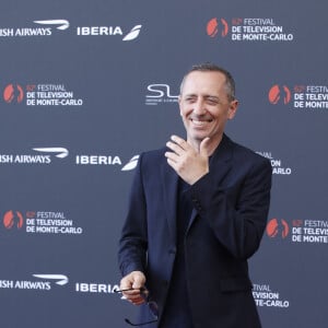 Gad Elmaleh sur le tapis rouge du photocall de la cérémonie d'ouverture du 62ème Festival de Télévision de Monte-Carlo, à Monaco, le 16 juin 2023. © Denis Guignebourg/BestImage 