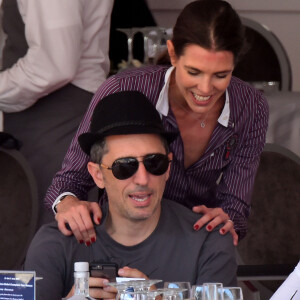 Gad Elmaleh et Charlotte Casiraghi - 20e Jumping International de Monte-Carlo au Port Hercule de Monaco à Monte-Carlo, le 27 juin 2015. La compétition célèbre cette année un double anniversaire : les 20 ans du Jumping et les 10 ans du Longines Global Champions Tour.  20th International Jumping Competition in Monte-Carlo (Monaco) at Port Hercule in Monte-Carlo in Monaco, on June 27, 2015.