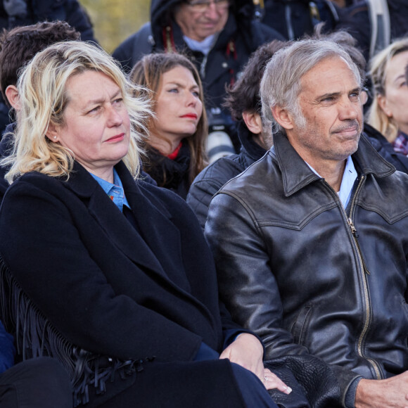 Luana et Paul Belmondo en plein divorce
Luana Belmondo, Paul, Alessandro et son fils Vahé, Stella Belmondo - Inauguration de "La promenade Jean-Paul Belmondo" au terre-plein central du pont de Bir-Hakeim, ouvrage public communal situé sous le viaduc du métro aérien, à Paris. © Cyril Moreau/Bestimage 