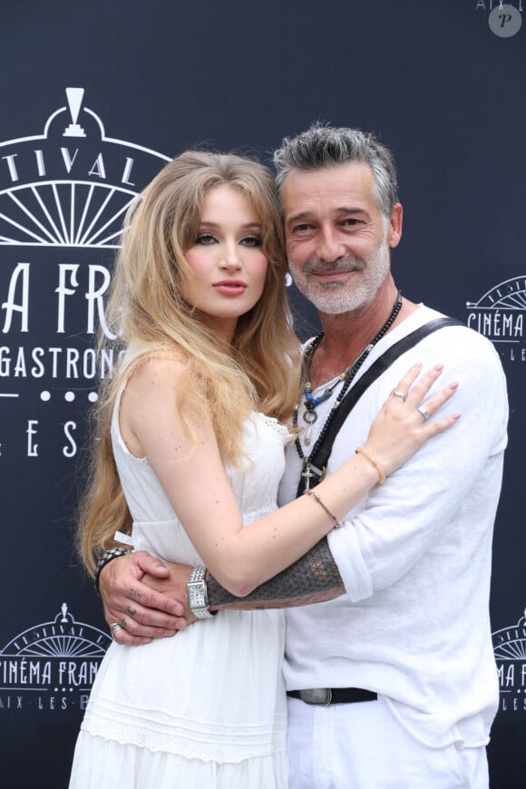 Exclusif - Catherine Davydzenka et son compagnon Stéphane Blancafort (Ici Tout commence) - Photocall lors de la 3ème édition du Festival du Cinéma Français et de la Gastronomie d'Aix-les-Bains. Le 7 juin 2024 © Denis Guignebourg / Bestimage