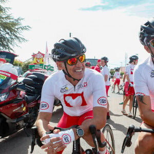 Exclusif - Paul Belmondo, Richard Virenque - Les personnalités se préparent à quelques instants du départ de l'étape du coeur de l'association Mécénat Chirurgie Cardiaque "MCC" lors du Tour de France 2024 à Nuits-Saint-Georges, France, le 5 juillet 2024. © Christophe Clovis/Bestimage